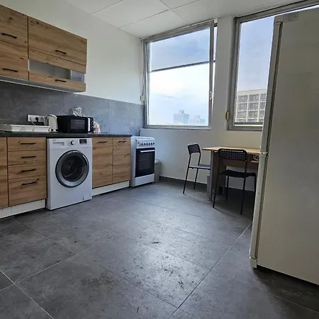Hamilton Hostel *